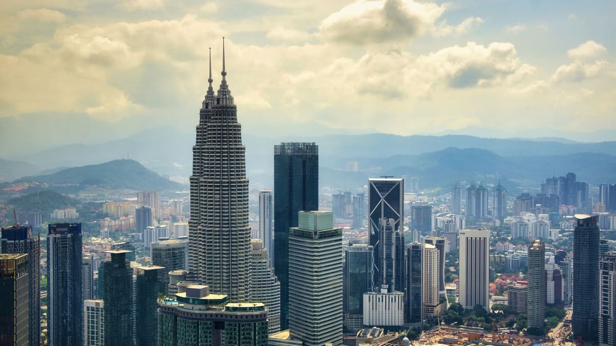 Pemandangan udara garis langit Kuala Lumpur.
